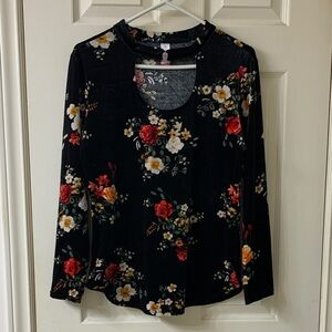 🌷3 for$25🌷No boundaries, US M, Black Red & White Floral Long Sleeve Velour Top
